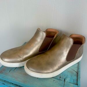Coconuts, Bronze Color Size 9